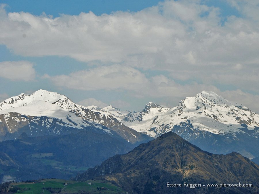 25 - Monte Menna e il Pizzo Arera.JPG